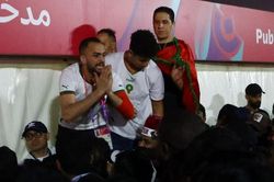 Khung cảnh hỗn loạn bên ngoài nơi khai mạc World Cup 2022