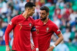 Ronaldo tỏ thái độ khi bị hỏi về Fernandes