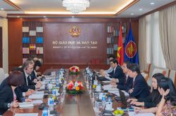 Bộ trưởng Nguyễn Kim Sơn làm việc với Ngân hàng Thế giới