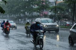 Dự báo thời tiết ngày 22/11: Bắc Bộ trưa chiều trời nắng, Trung Bộ và Nam Bộ có mưa rất to
