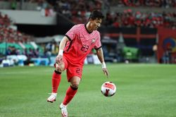 Hậu vệ Hàn Quốc tuyên bố đá rát với Ronaldo vì lý do khó đỡ
