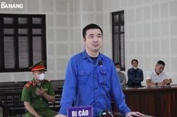Lãnh án 21 năm tù vì lái ô-tô tông nhiều lần vợ cũ và người đàn ông đi cùng