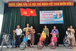 Chương trình 'Mẹ đỡ đầu': Nối vòng tay nhân ái