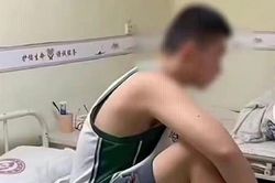 Hoang tưởng tất cả nữ sinh trong lớp thích mình, nam sinh bỏ học vì áp lực