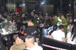 Vụ đột kích vũ trường lớn nhất đất Cảng: 153 dân chơi dương tính ma túy, tạm giữ 24 đối tượng