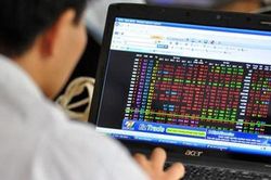 VN-Index giảm tiếp hơn 8 điểm