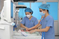 3 trẻ sơ sinh mắc sốt xuất huyết hiếm gặp