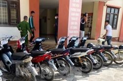 Bực tức khi bình luận trên mạng xã hội, 20 học sinh vác hung khí đi hỗn chiến rồi bị bắt