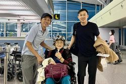 Hoài Linh ra sân bay tiễn mẹ về Mỹ, visual 'xuống cấp' suýt không nhận ra