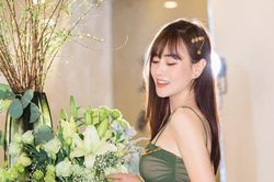 Phương Oanh vội lấp liếm khi tiếp tục bị bắt lỗi chính tả, vợ Shark Bình được khen trình độ hơn hẳn