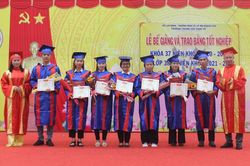 Trường Trung cấp Kinh tế Khánh Hòa trao bằng tốt nghiệp cho 222 học sinh khóa 37 và 38