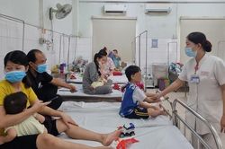 Thời tiết chuyển mùa, bệnh nhi nhập viện tăng đột biến