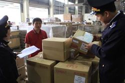 Từ 1/12, việc xử lý buôn lậu, vận chuyển trái phép hàng hóa qua cảng hàng không quốc tế có gì mới?