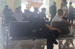 Du khách chờ cả tiếng mới được thăm vịnh Hạ Long vì mất điện