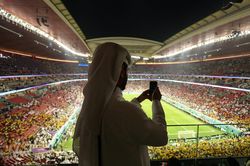 Bất ngờ xảy ra tại 8 sân vận động ở Qatar chỉ sau một đêm