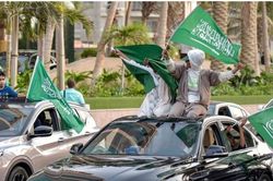 Ăn mừng chiến thắng kiểu 'có một không hai' của người Saudi Arabia