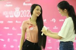 Thí sinh Hoa hậu Việt Nam vừa làm đẹp vừa chăm lo sức khỏe