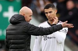 Man Utd chấm dứt hợp đồng trước thời hạn 6 tháng với Ronaldo