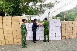 An Giang: Tạm giữ 2 xe tải chở hàng hóa xuất xứ nước ngoài không hóa đơn, chứng từ