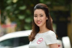 Đỗ Mỹ Linh khoe ảnh từ thuở còn là nữ sinh bỡ ngỡ đi đăng ký thi sắc đẹp