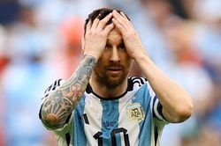 Điểm hạn chế giống Việt Nam khiến Argentina thua Saudi Arabia?