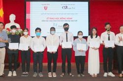 Giáo dục Khuyến học Trao 41 suất học bổng VESAF cho sinh viên Đại học Huế