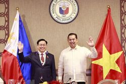 Chủ tịch Quốc hội Vương Đình Huệ bắt đầu thăm chính thức Philippines