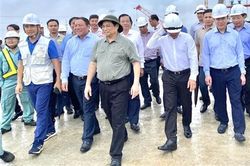 Thủ tướng Phạm Minh Chính kiểm tra dự án cầu Mỹ Thuận 2 và cao tốc Mỹ Thuận - Cần Thơ