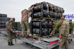 Lầu Năm Góc làm gì để lấp kho vũ khí thiếu hụt gửi sang Ukraine?