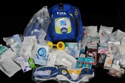 Túi y tế khẩn cấp của bác sĩ ở World Cup có những gì?