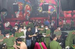 Quảng Bình: Gần 100 chiến sĩ ập vào quán bar, phát hiện 25 nam, nữ đang 'phê' ma túy