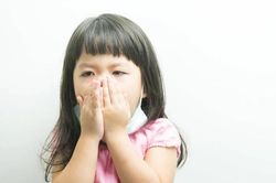 Cách giúp trẻ hết ho đờm do cảm lạnh