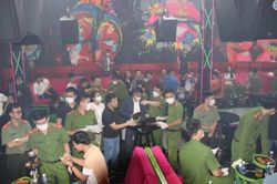 Kiểm tra quán bar, 25 nam nữ dương tính với ma túy