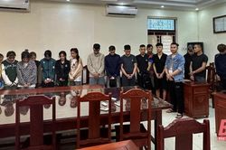 Bắt quả tang 15 đối tượng tổ chức và sử dụng trái phép ma túy tại quán karaoke