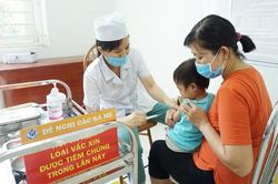 28 tỉnh, thành phố được cấp bổ sung gần 240.000 liều vắc xin sởi và bạch hầu, ho gà, uốn ván