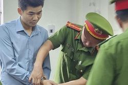 Chiếm đoạt hàng trăm triệu đồng, cán bộ Ban Quản lý Dự án bị bắt
