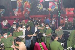 Ập vào bar kiểm tra, công an phát hiện 25 người đang 'phê' ma túy