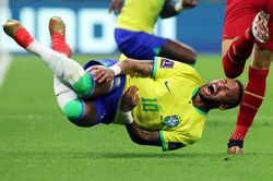 Cần 48 giờ để xác định mức độ chấn thương của Neymar