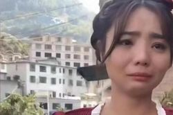 Ngày cưới chú rể bỏ đi, cô dâu đứng khóc vì sính lễ