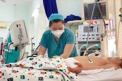 Sốt xuất huyết trở nặng rất nhanh, tính bằng phút, có người sốt 3 ngày đã rơi vào sốc