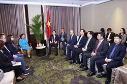 Chủ tịch Quốc hội Vương Đình Huệ tiếp Chủ tịch Tập đoàn Phát triển Đặc khu Clark