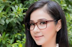 Bị người lạ nhắn tin chê già xấu, Việt Trinh liền phản ứng: 'Phụ nữ với nhau mà tánh kì'