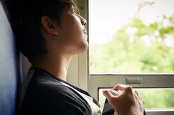 Sau vụ tai nạn, chồng như 'biến' thành người khác