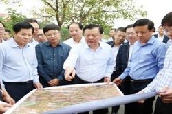 Bí thư Thành ủy Hà Nội Đinh Tiến Dũng khảo sát thực địa đường Vành đai 4 tại tỉnh Bắc Ninh, Hưng Yên