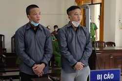 Mua súng 'phòng thân', 2 người đàn ông lĩnh án