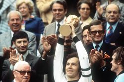 Đứng dậy sau cú sock vòng bảng, Tây Đức vô địch World cup 1974