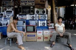 Xem lại những thứ bày bán trên vỉa hè TP HCM năm 1983