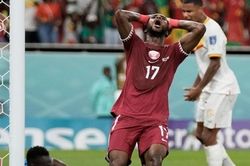 World Cup 2022: Chưa xác định đội vào vòng 1/8; Qatar là đội đầu tiên bị loại