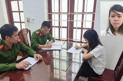 Nhận cài đặt tài khoản cho người cao tuổi rồi 'nuốt' luôn tiền trợ cấp