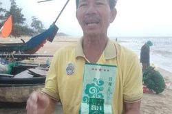 Đi đánh cá, ngư dân vớt được 7 kg ma túy đá